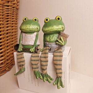 Green Frog Figurines Striped Legs Indoor/outdoor Collectible Very Good Condition